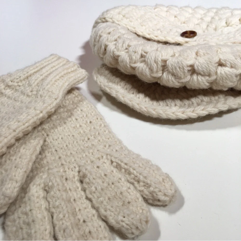 Vintage Cream Crochet Newsboy Cap and Matching Knit Gloves - Picture 8 of 15